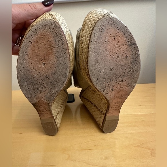 Stuart Weitzman Glover Wedge Sandals Size 7 - Picture 10 of 13